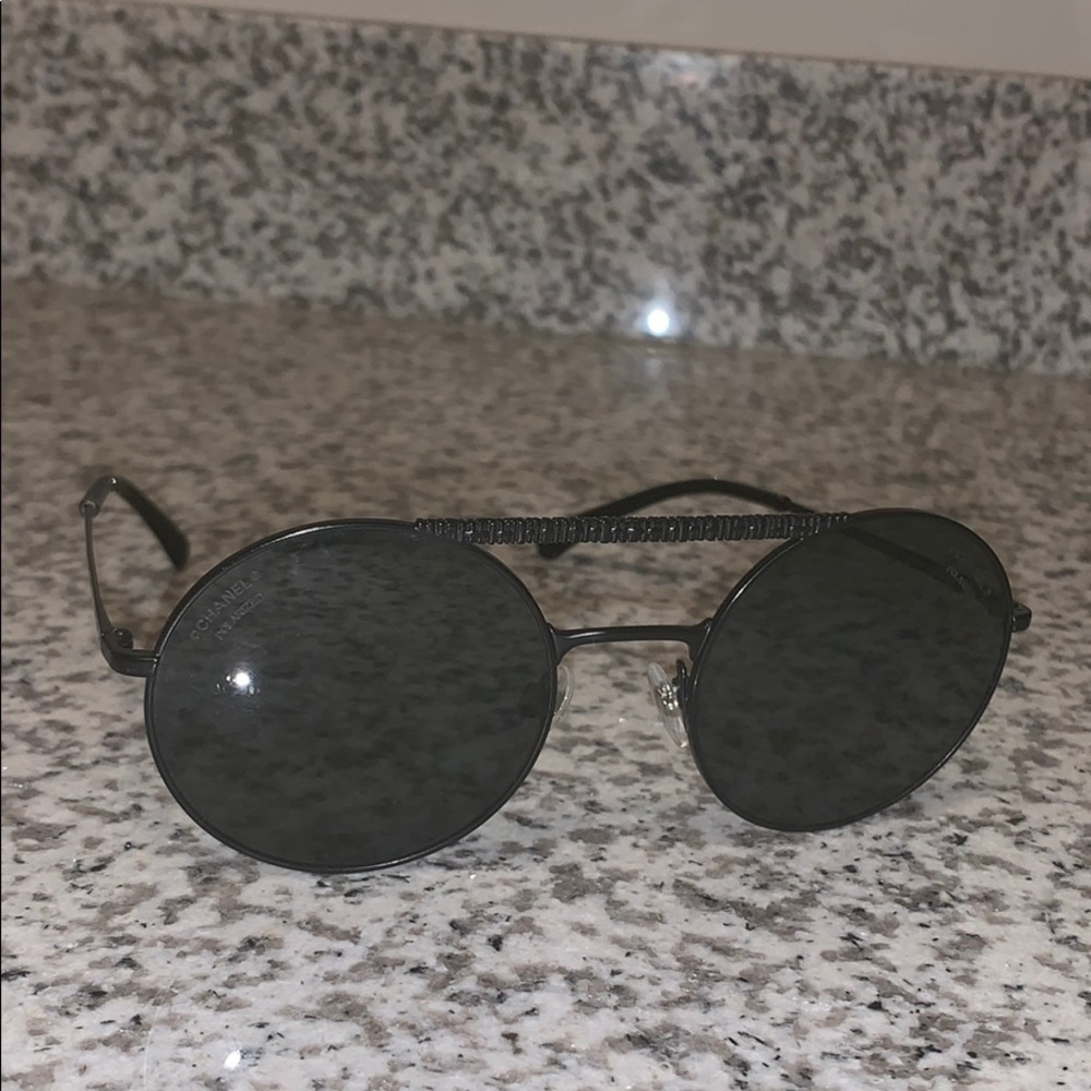 ⚠️⚠️⚠️FLASH DISCOUNT ❗️❗️❗️Black Chanel Sunglasses